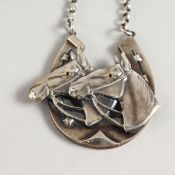 A SILVER HORSESHOE NECKLACE.