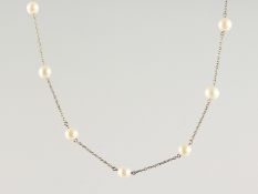 A DELICATE GOLD AND PEARL NECKLACE.