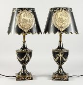 A PAIR OF TOLEWARE STYLE URN SHAPED TABLE LAMPS WITH SHADES. LAMPS 16ins high.