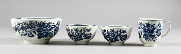 A CAUGHLEY BLUE AND WHITE CUP and a bowl, 4.5ins diameter, and a pair of bowls, 2.75ins diameter.