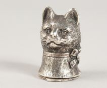 A NOVELTY SILVER CAT'S HEAD VESTA.