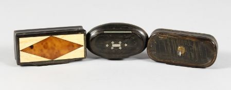 THREE 19TH CENTURY WOODEN SNUFF BOXES.