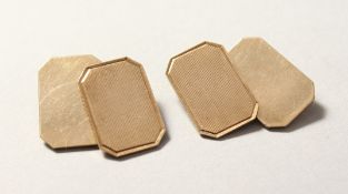 A PAIR OF PLAIN 9CT GOLD CUFFLINKS.