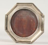AN OCTAGONAL SILVER PHOTOGRAPH FRAME. Chester 1922. 5.5ins.