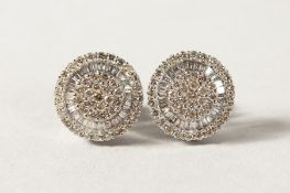 A VERY GOOD PAIR OF 18K WHITE GOLD DIAMOND BAGUETTE ROUND EARRINGS.