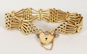 AN 18CT GOLD GATE BRACELET WITH PADLOCK.