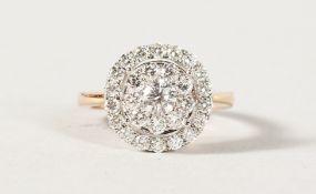A VERY GOOD 18K WHITE GOLD DIAMOND RING.