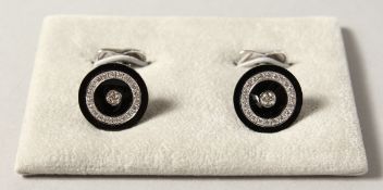 A VERY GOOD PAIR OF 18CT WHITE GOLD DIAMOND AND ONYX CUFFLINKS.