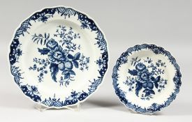 TOW WORCESTER PLATES of differing sizes printed with a fir cone under a painted border.