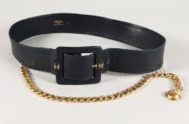 A GOOD CHANEL BLACK LEATHER AND GILT BELT to fit a 71-75cm waist