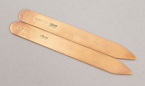 A PAIR OF ASPREYS 9CT GOLD COLLAR STIFFENERS in a leather case.
