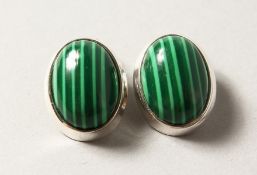 A PAIR OF SILVER AND MALACHITE EARRINGS.