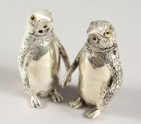 A PAIR OF .925 SILVER PLATE PENGUIN SALT AND PEPPER.
