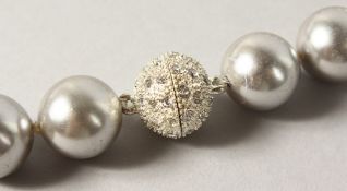 A LARGE GREY PEARL NECKLACE.