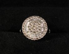 A VERY GOOD 18K WHITE GOLD DIAMOND BAGUETTE ROUND RING.