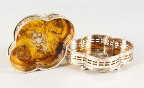 A SET OF TWO SHAPED FAUX TORTOISESHELL WINE COASTERS.