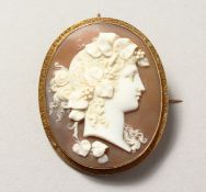 A GOOD SMALL VICTORIAN CAMEO BROOCH. 50mm x 40mm