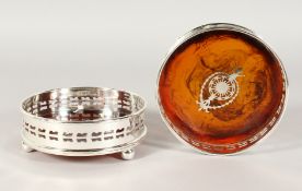 A PAIR OF CIRCULAR FAUX TORTOISESHELL COASTERS, pierced sides, on three ball feet. 5ins diameter.