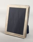 A PLAIN UPRIGHT PHOTOGRAPH FRAME. 6ins x 4.5ins.