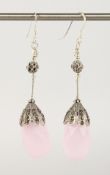 A PAIR OF SILVER AND ROSE QUARTZ DROP EARRINGS.