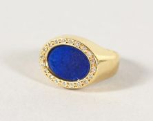 AN 18CT GOLD, LAPIS AND DIAMOND RING.