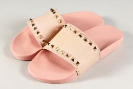 A PAIR OF VALENTINO GARAVANI STYLE ROCKSTUD SLIDERS SANDALS, size 40.