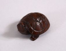A 20TH CENTURY JAPANESE CARVED WOODEN NETSUKE OF A TORTOISE, inset signature to base, 4cm.