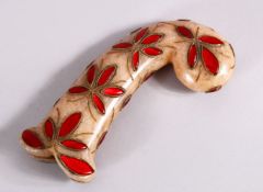 A 19TH / 20TH CENTURY CARVED JADE MUGHAL DAGGER HANDLE - with wirework decoration and red stone