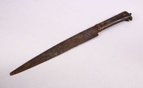 A 19TH CENTURY ISLAMIC DAGGER - 25.5cm