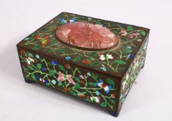 A GOOD CHINESE QING DYNASTY BRONZE, ENAMEL AND ROSE QUARTZ INLAID BOX, the box with a carved inset