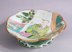 A 19TH CENTURY FAMILLE ROSE PORCELAIN DISH, decorated with a figure in a landscape, 13cm (af) 93.