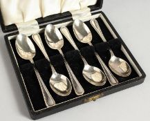 A CASED SET OF SIX SILVER TEASPOONS. Sheffield 1939.