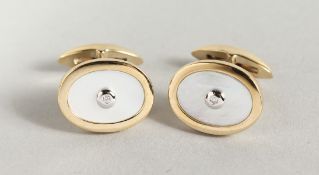 A GOOD PAIR OF 18CT YELLOW GOLD, MOTHER-OF-PEARL AND DIAMOND CUFFLINKS.