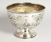 A CIRCULAR SILVER PEDESTAL ROSE BOWL with repousse decoration. 6ins diameter. Sheffield 1901. Weight