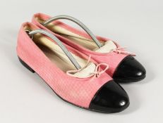 A PAIR OF CHANEL, SIZE 40, PINK AND BLACK CORD SHOES.