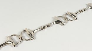 A CHROME METAL BELT. 31ins long.