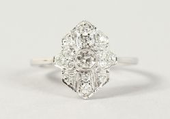 A GOOD 18CT WHITE GOLD DIAMOND RING.