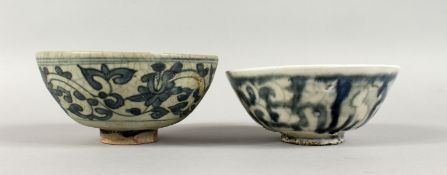 TWO KANGXI PERIOD SHIPWRECK BLUE AND WHITE BOWLS. 5.5ins diameter.