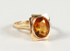 A 9CT YELLOW GOLD SINGLE STONE TOURMALINE RING.