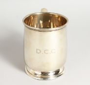 A PLAIN SILVER PINT MUG. Birmingham 1937. Weight 7ozs.