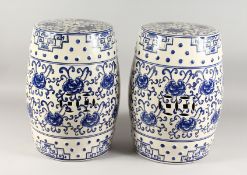 A GOOD PAIR OF CHINESE BLUE AND WHITE BARREL SEATS. 18ins high.