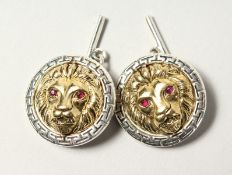 A PAIR OF SILVER AND GOLD PLATED LION MASK CUFFLINKS.