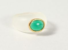 A CRYSTAL, GOLD AND JADE RING.