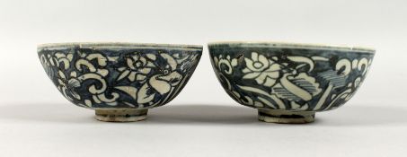 TWO KANGXI PERIOD SHIPWRECK BLUE AND WHITE BOWLS. 5.5ins diameter.