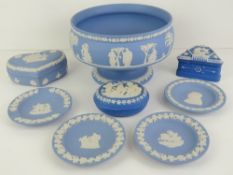 A contemporary blue and white Wedgwood Japerware pedestal bowl,