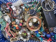 A large quantity of assorted costume jew