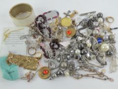 A quantity of assorted costume jewellery.