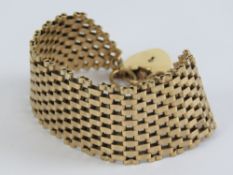 A 9ct gold eight row articulated bracelet having heart padlock clasp,
