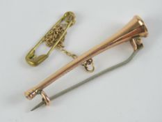 A Victorian 9ct rose gold stock pin or brooch in the form of a hunting horn,