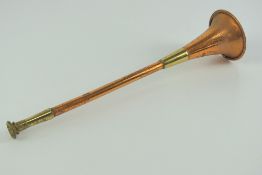 A copper and brass hunting horn, 28cm in length.